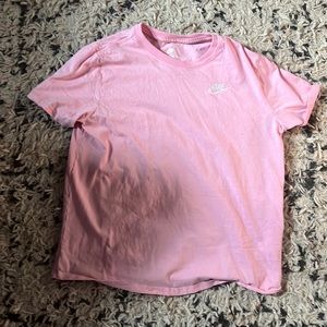 Light pink Nike t-shirt size M from Nike